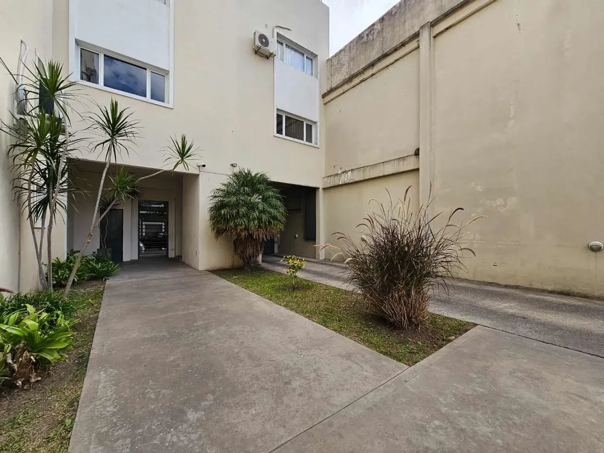 Loft En Alquiler Con Jardin, Amenities Y Cochera