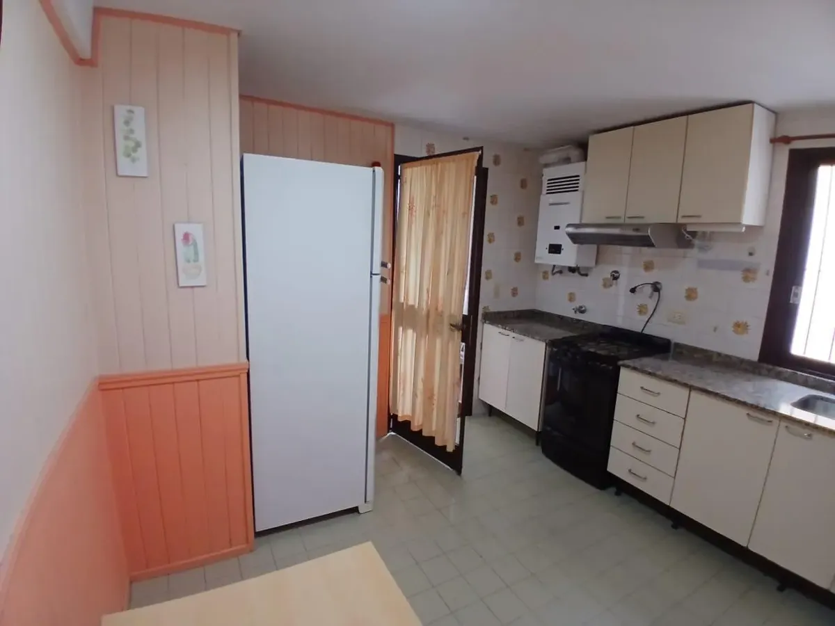 Departamento En Alquiler, De 2 Ambientes, Con Cochera