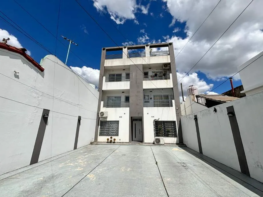 2-room unit with front balcony