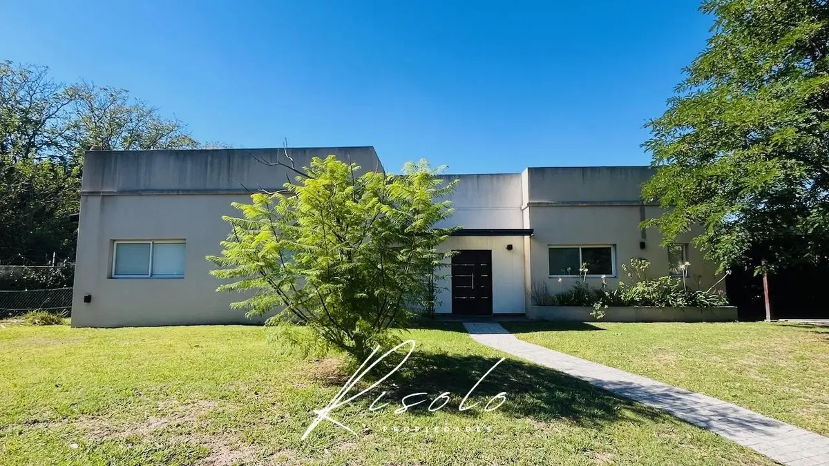 Casa En Alquiler, Amoblado. Pileta, 3 Dormitorios. Escritorio. Barrio Cerrado, Escobar