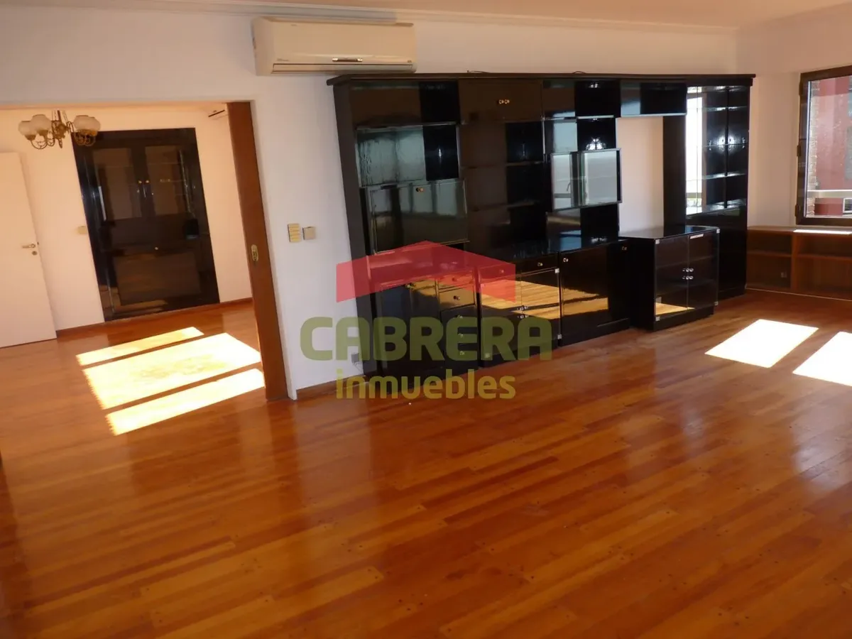 En La Lucila, Piso 3 Dormitorios C/dependecia,en Alquiler. Vista Al Río Desde Todos Los Ambientes. 2 Cocheras