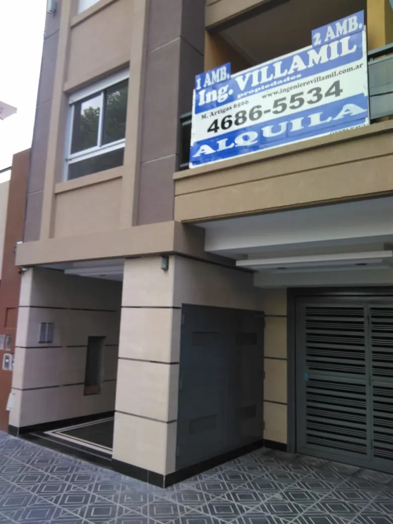 Frente 50 m², varanda 2,5x3,5