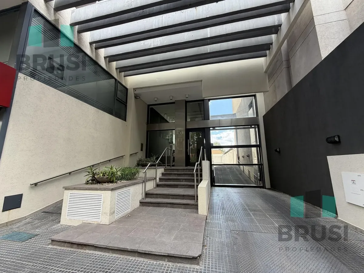 Departamento En Alquiler En Lomas De Zamora Con Cochera - 2 Ambientes- Amoblado