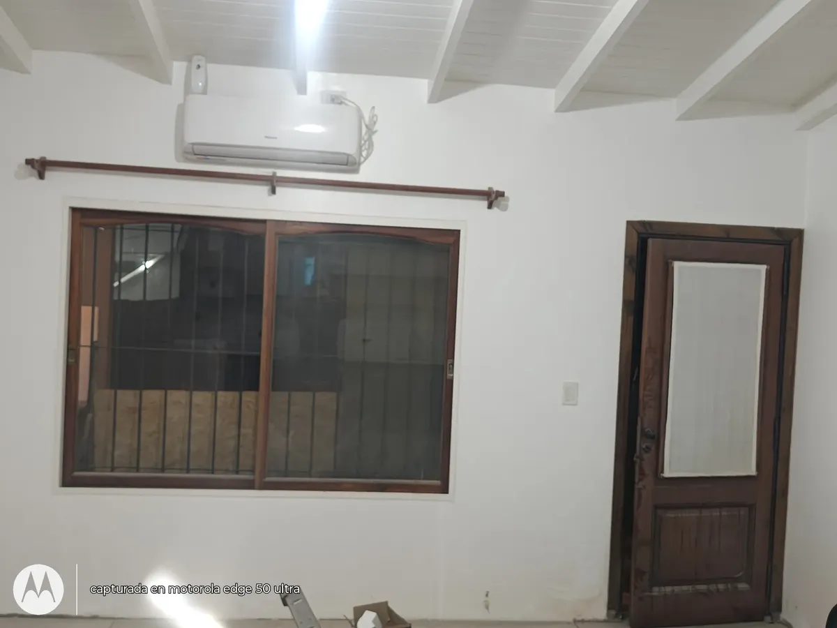 Casa 2 Ambientes San Andrés Ph Fondo Refaccionada A Nuevo Con Parrilla, Jardín Súper Soleada, Dormitorio ,cocina Living Comedor Aires Ac Instalados Aceptamos Mascota