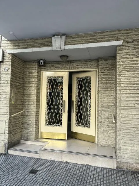 Departamento 3 Ambientes Con Dependencia Y Balcon Corrido Al Frente