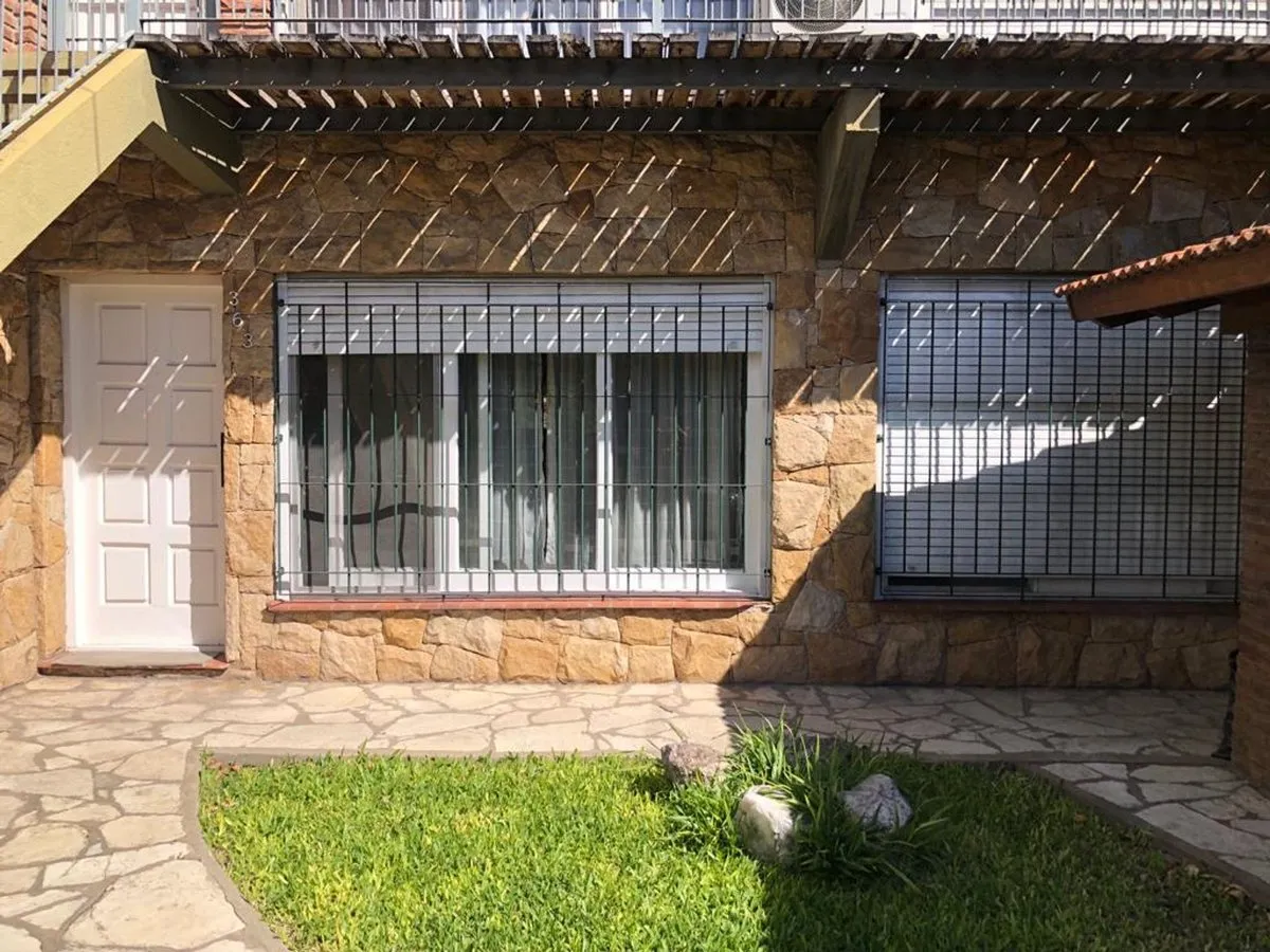 Casa 4 ambientes con patio