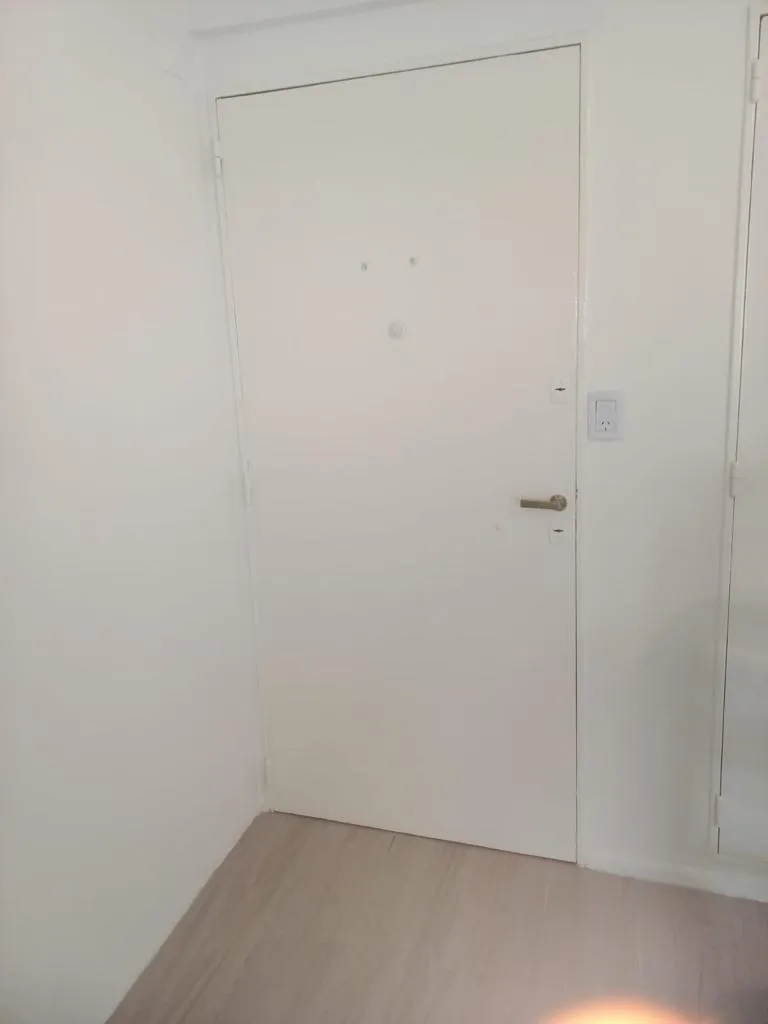 Bright unfurnished studio