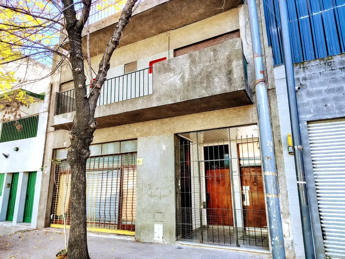 Departamento De 3 Ambientes -frente -patio Y Terraza
