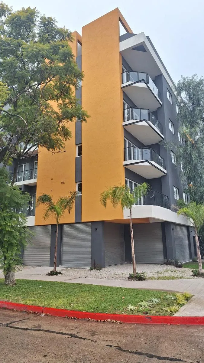 Monoambiente Amplio De Categoría En Alquiler En Moreno