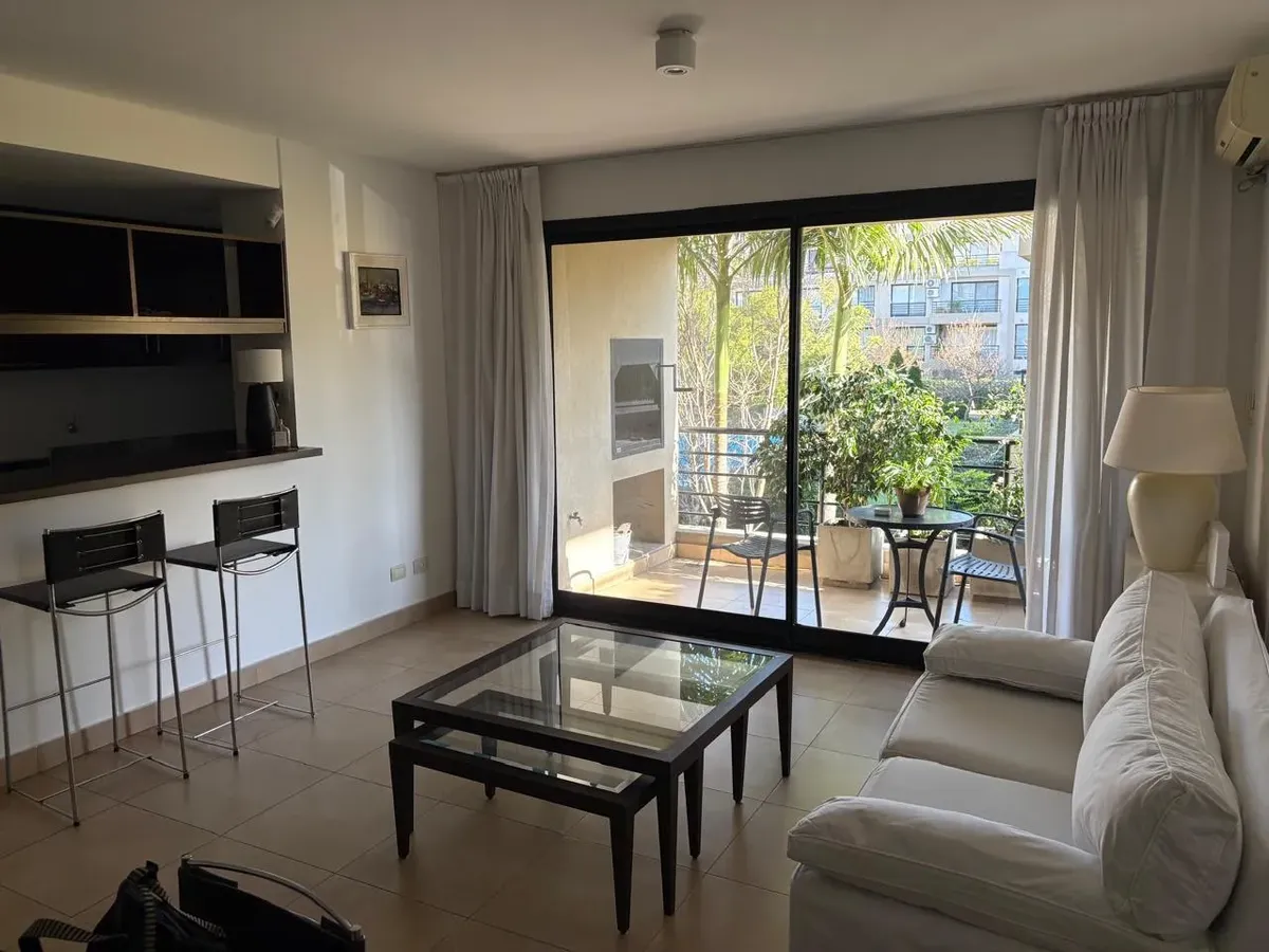 1 en-suite bedroom, balcony with grill