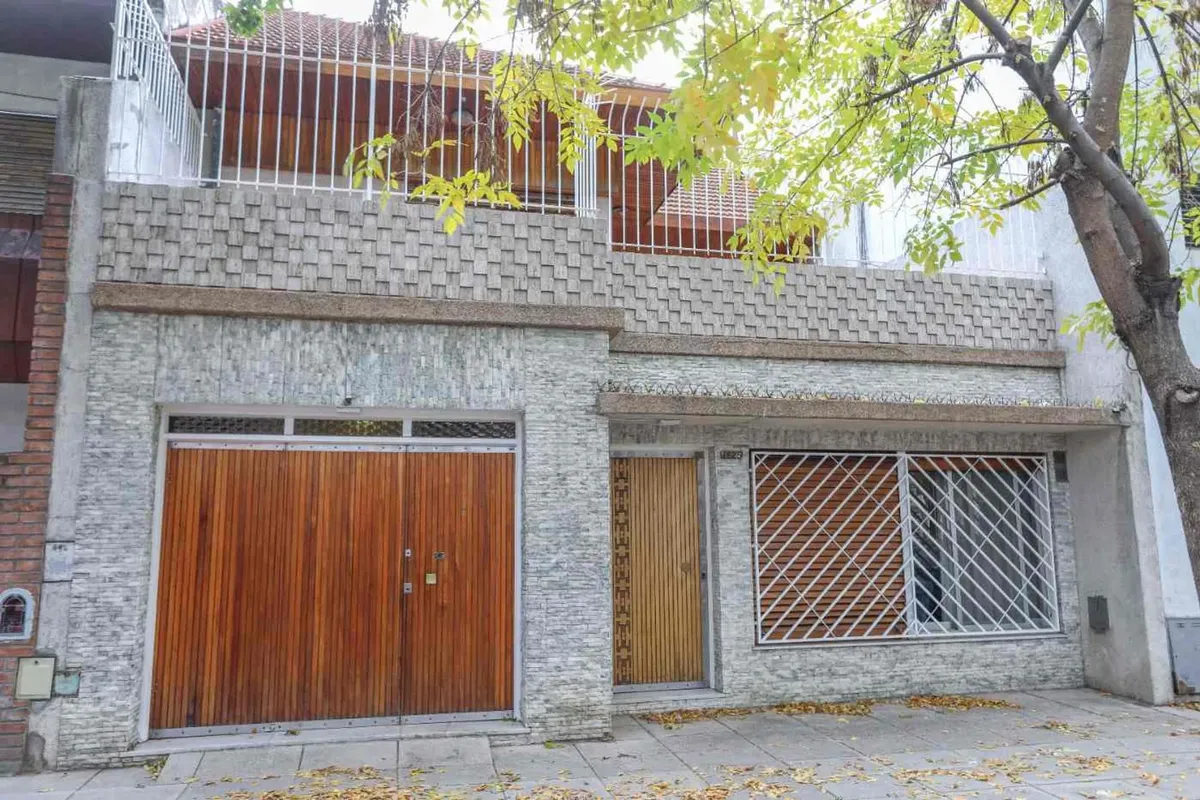 Casa 5 ambientes con cochera