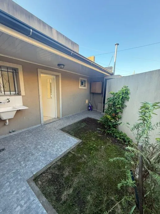 Apartamento térreo com pátio