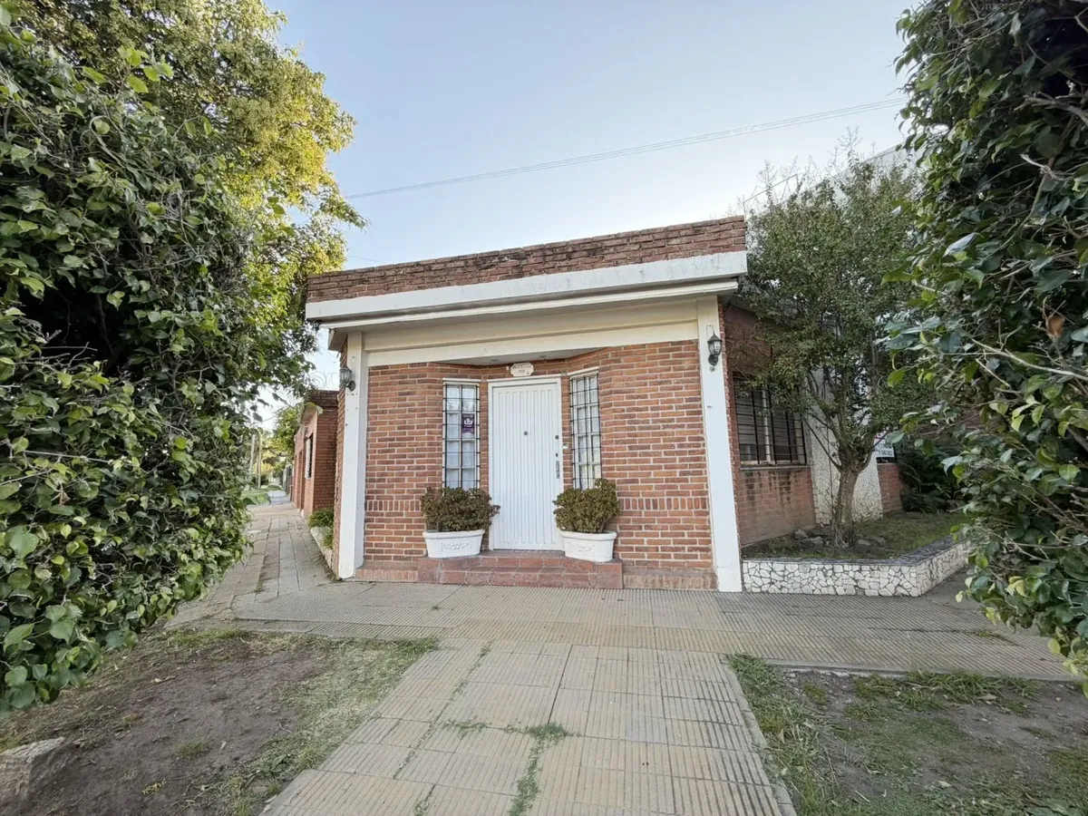 3BR house with pool and quincho