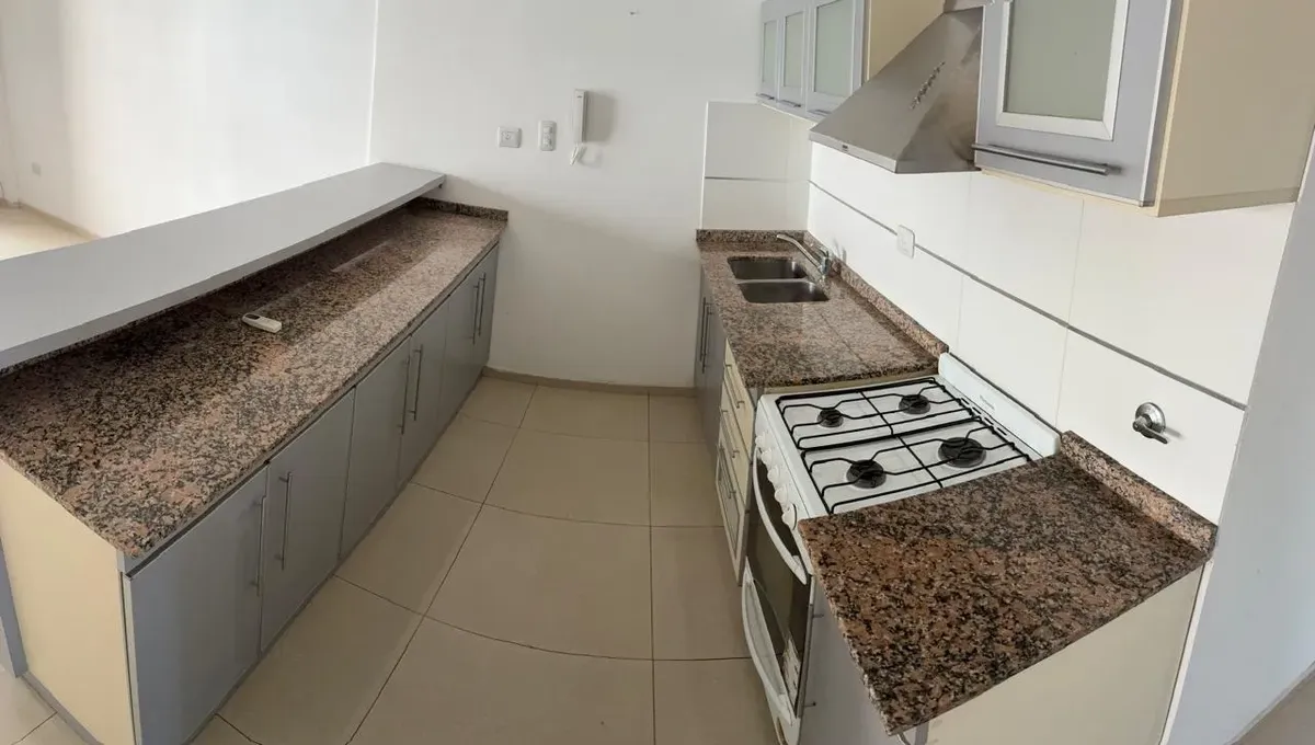 1 dormitorio, balcón y cochera