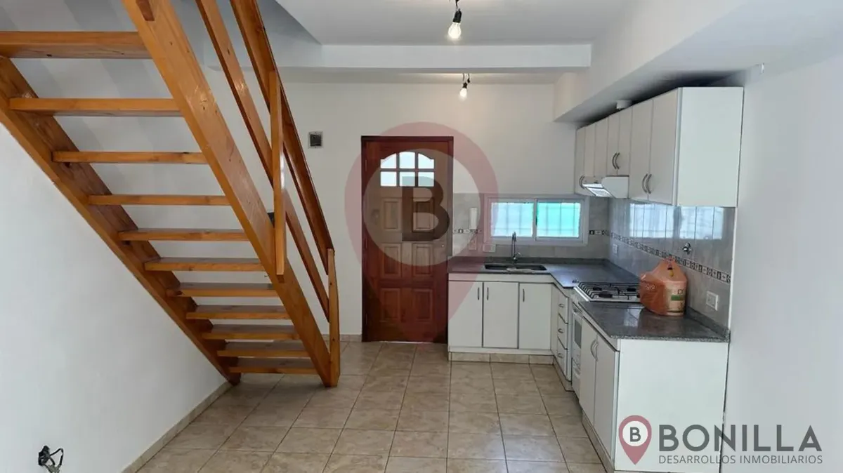 Duplex De 3 Ambientes A Metros De La Estacion De Mte Gde. Con Cochera