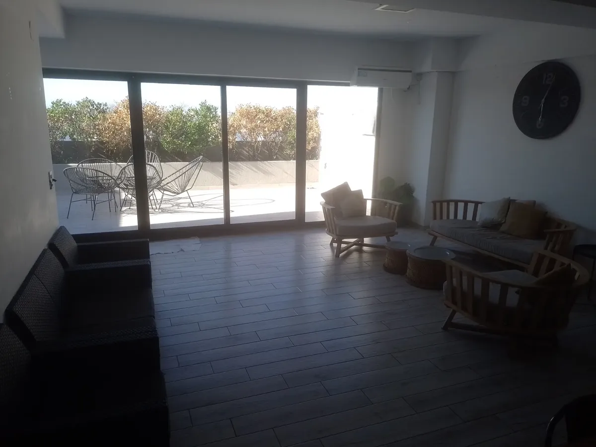 Monoambiente En Edificio De Categoria, Zona Comercial, Amplias Lineas De Colectivos, Cuenta Con Gran Sum , Parrilla , Terraza Con Jardín Y Vista Panorámica
