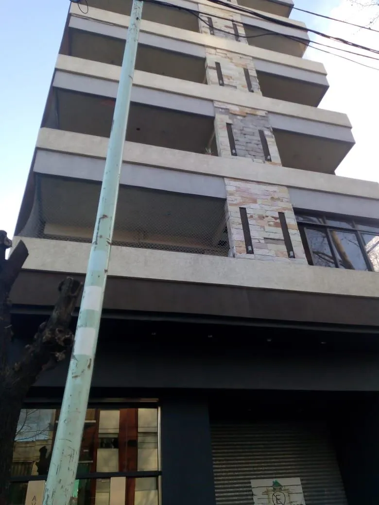 Excelente Departamento Monoambiente En Cuarto Piso En Avenida Olivera