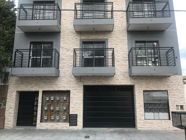 Departamento 2 Amb Amplios Con Balcón Al Contrafrente