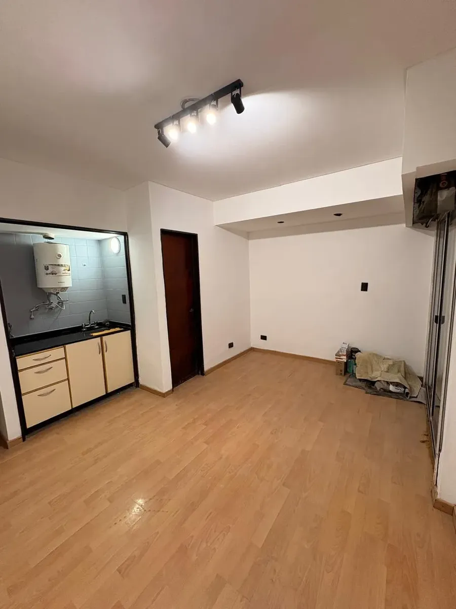 Alquiler Monoambiente Con Patio Sobre Av. Directorio 3300
