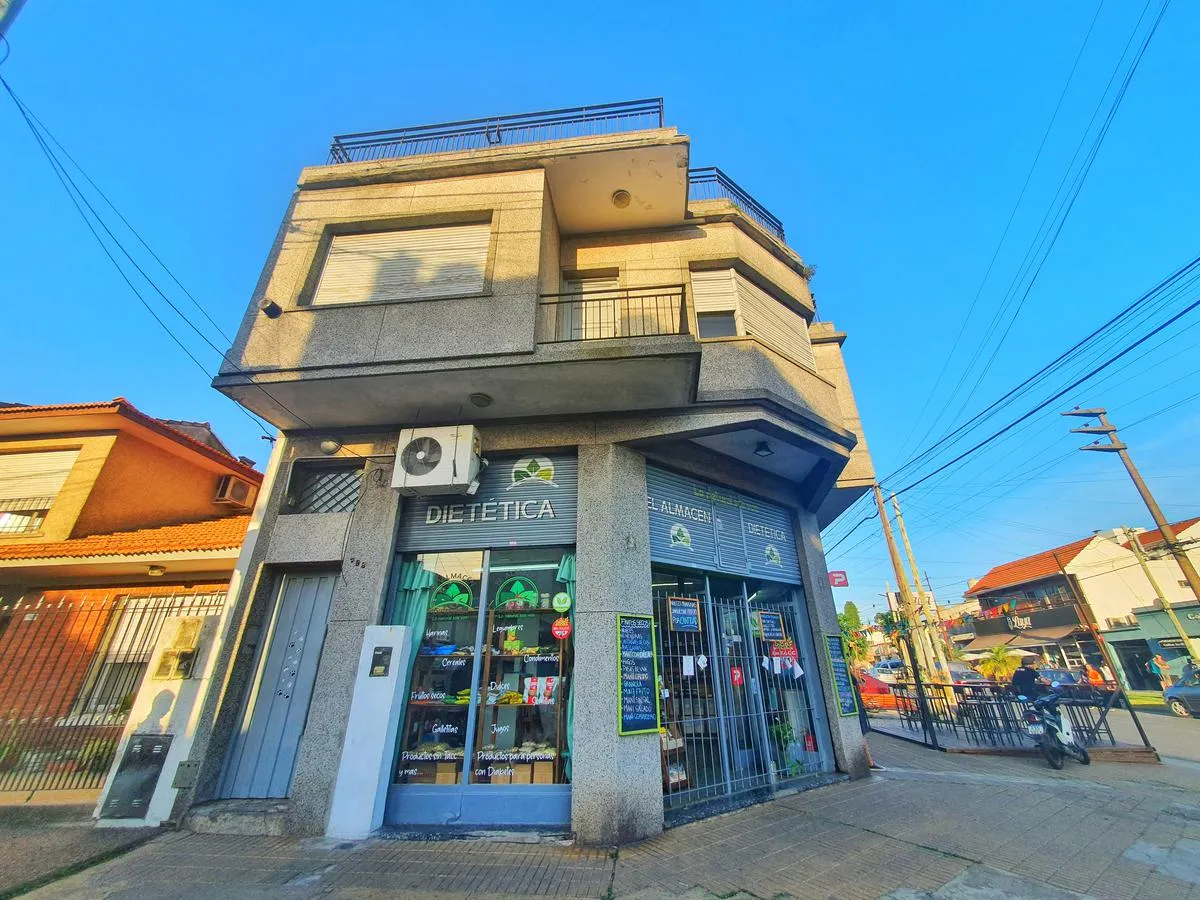 Loja de esquina e casa