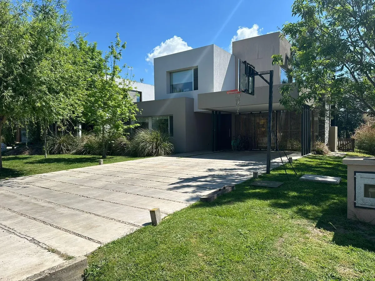 Casa En Alquiler, Lomas De City Bell, La Plata