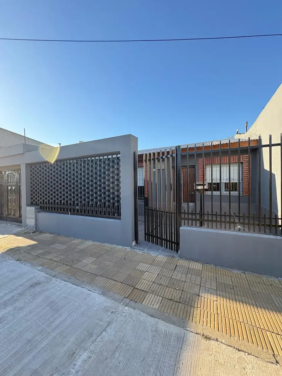 Vivienda 3 Ambientes A Metros De Av. Cristiania