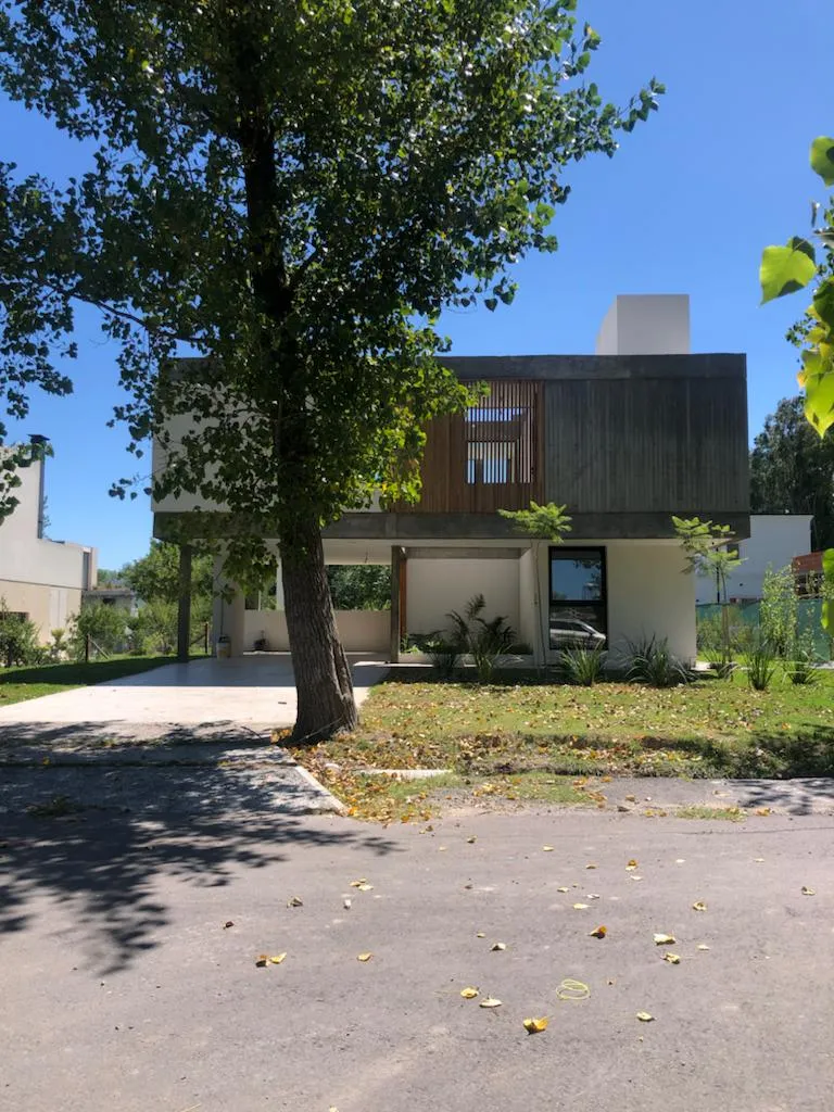 Casa em Grand Bell com piscina