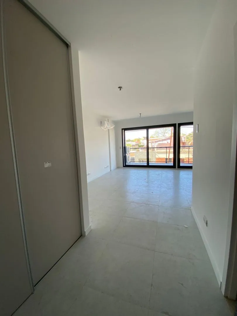 2 ambientes con balcón y parrilla