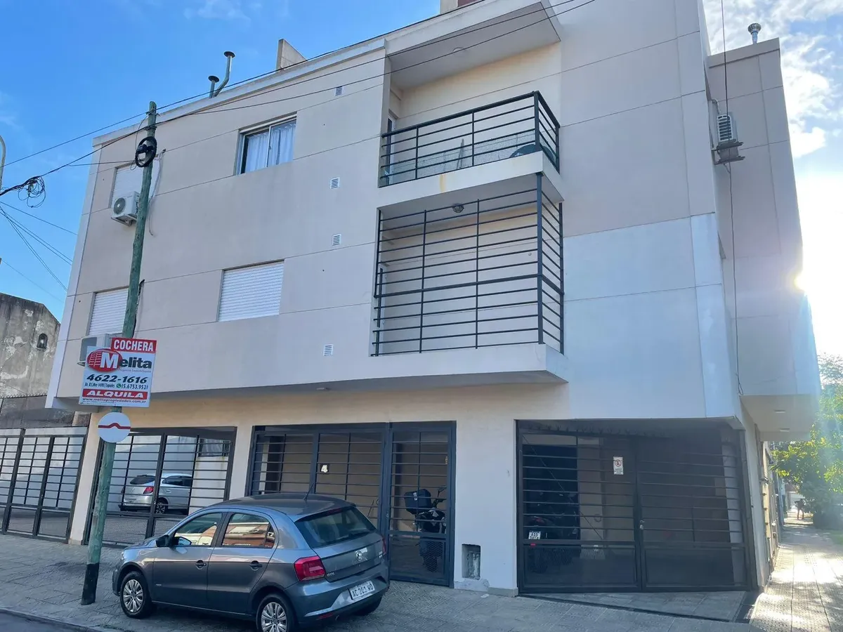 Alquiler Departamento 2 Ambientes En Lomas Del Mirador Con Balcón Y Terraza