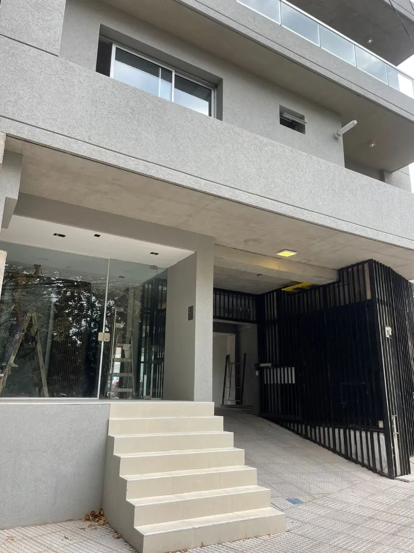 2 ambientes con balcón y cochera