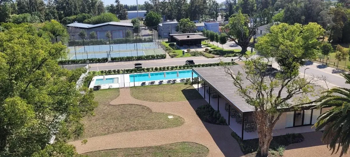 2 комнаты, терраса-балкон 10 м²