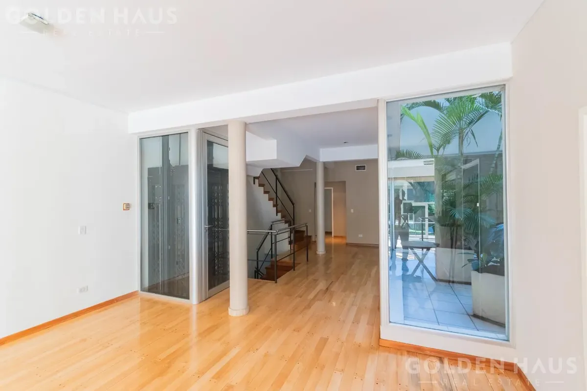 Casa Siete Ambientes C/dependencia Y Gran Parque Con Piscina En Alquiler