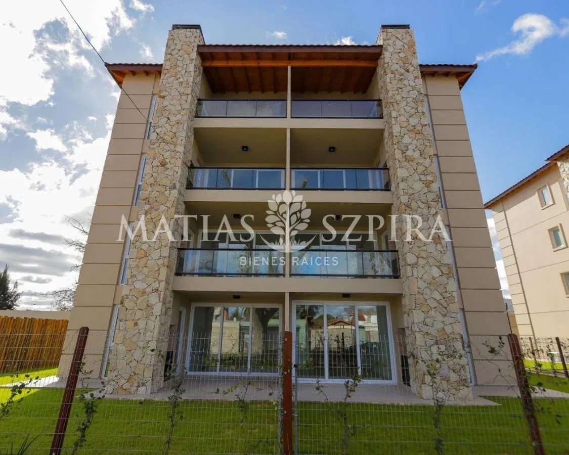 3-room unit with balcony and pool