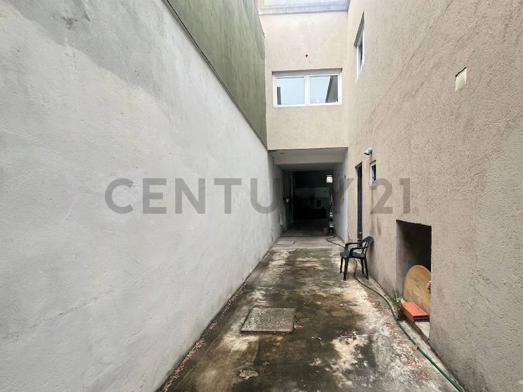 Se Alquila Casa + Galpón/depósito En Villa Devoto