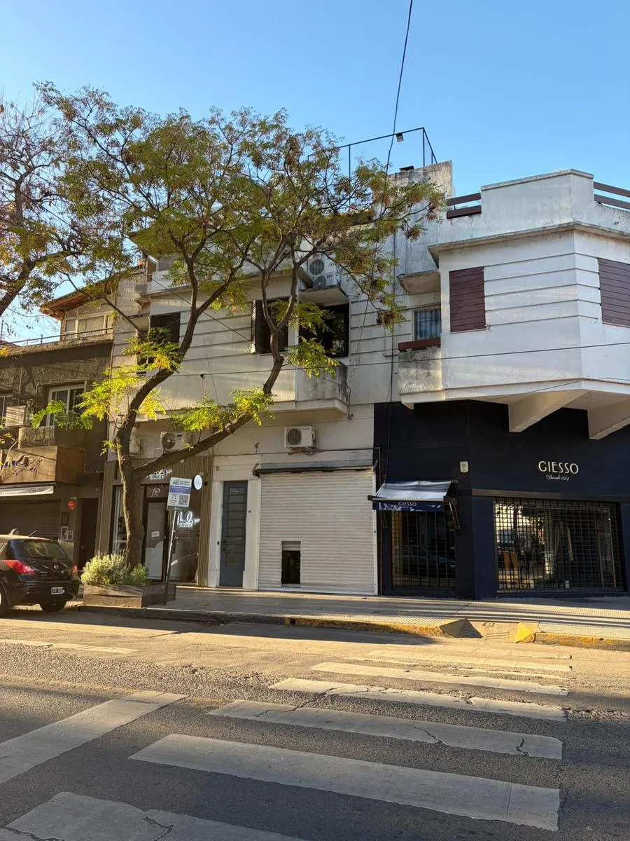 Departamento En Alquiler En Mart.-vias/libertador Con Terraza Grande