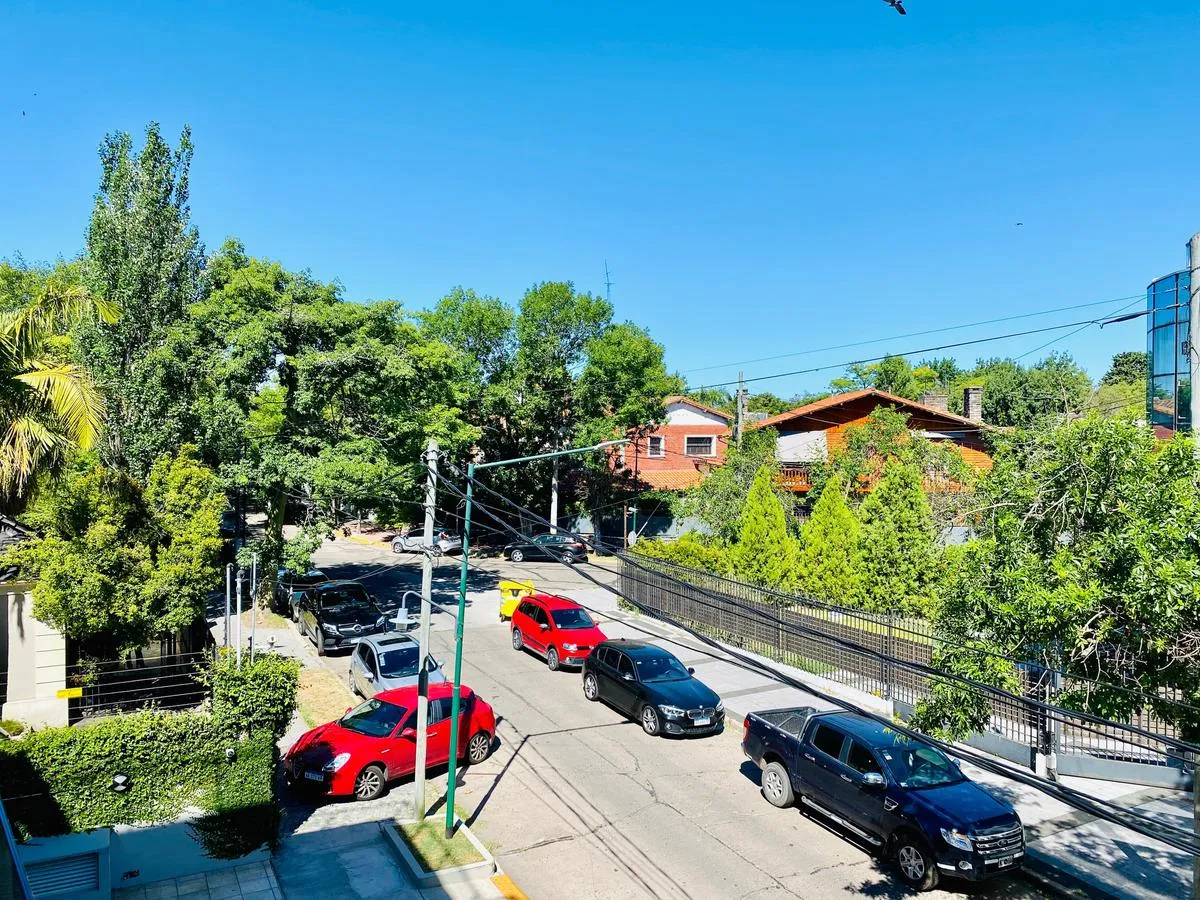 Sensacional Departamento Con Cochera En Alquiler, Ubicado En Martínez