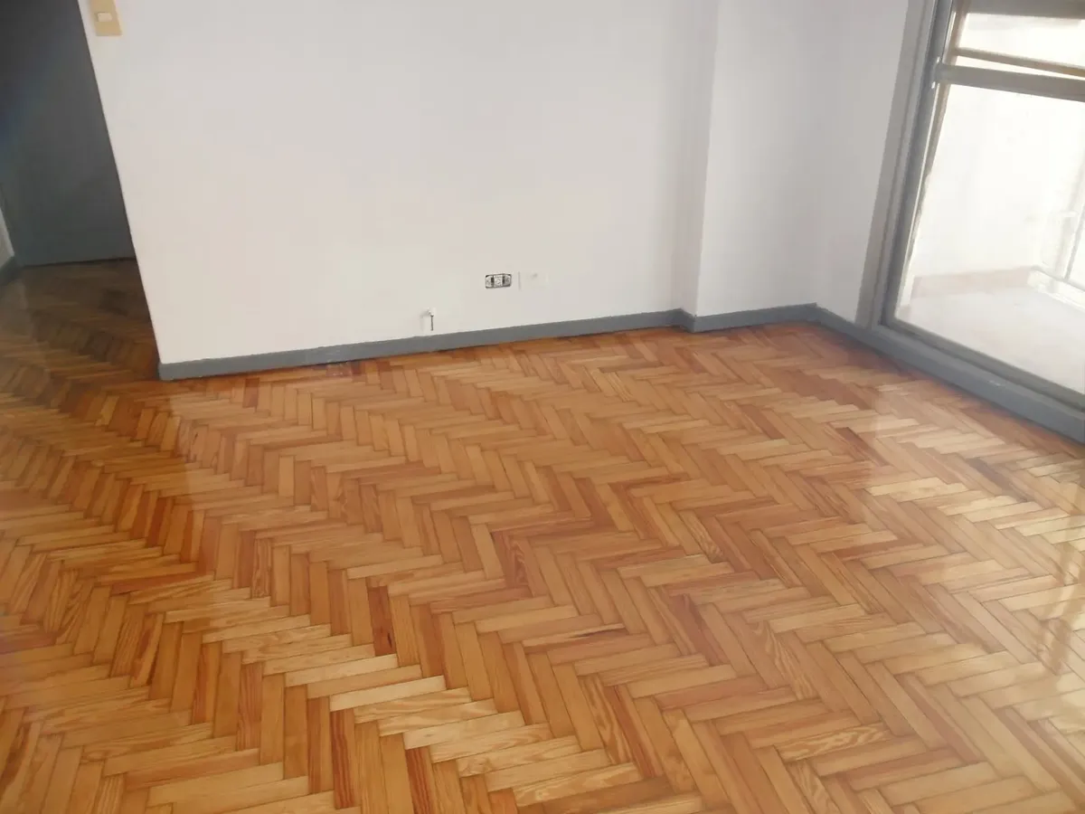 3 Ambientes Con Balcones En Piso 8vo En Alquiler