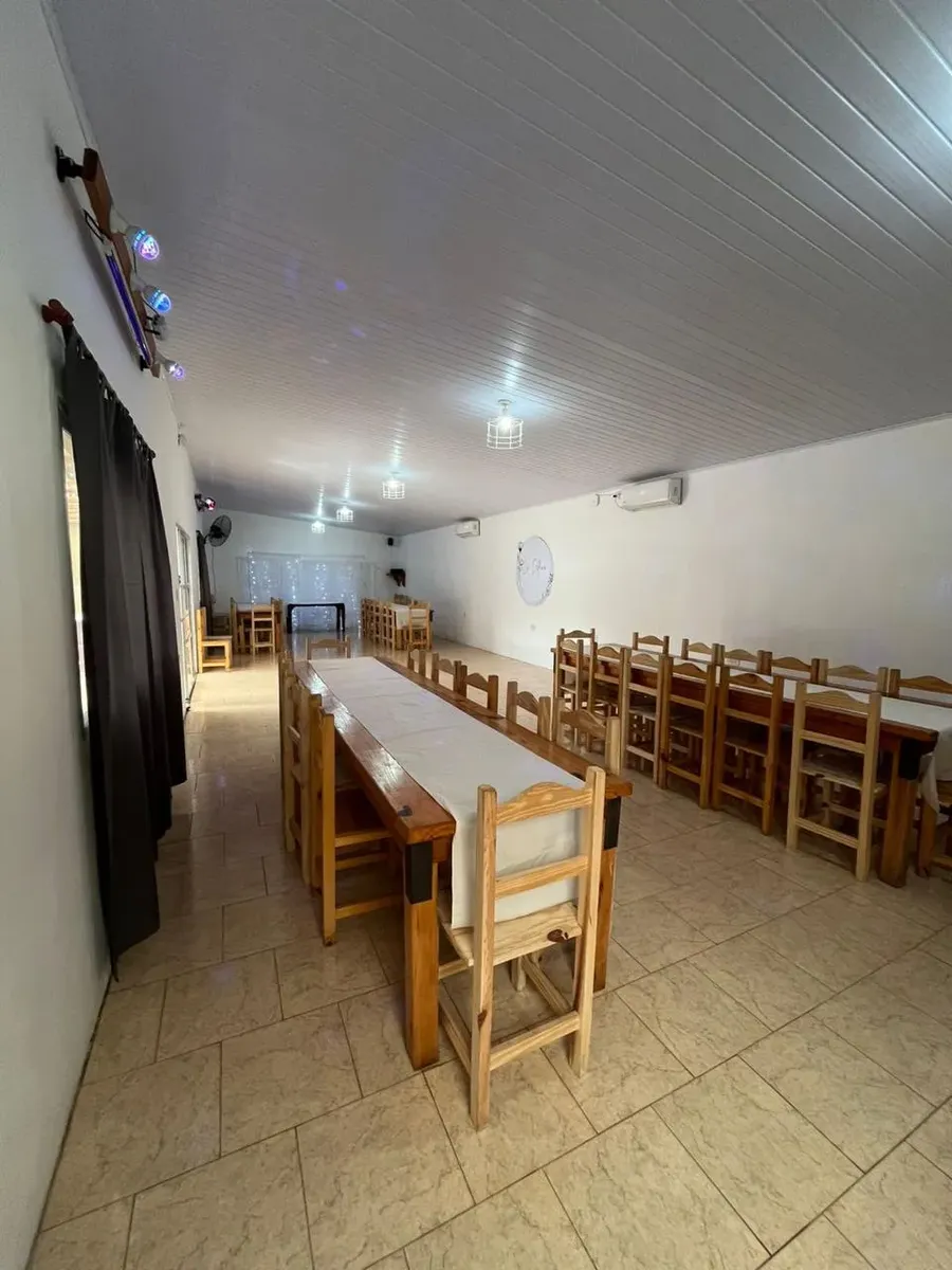 Quinta com salão e piscina