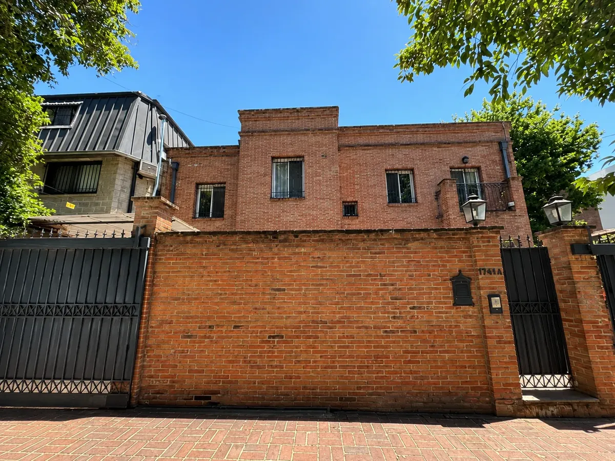 Casa En Alquiler En Av. Del Libertador 17414, Béccar, San Isidro. 4 Dormitorios, Jardín, Pileta, Parrilla, Cochera, Galería Y Amplios Ambientes. Ideal Familia, Empresa O Estadías Largas. Zona Premium