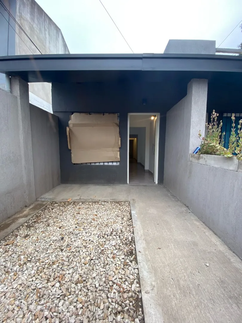Merlo Centro, patio and parking