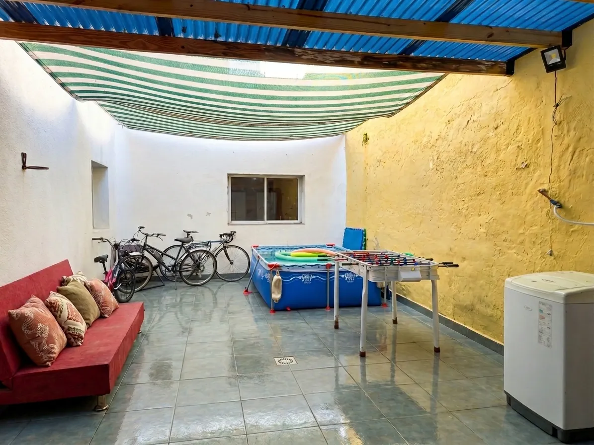 PH with internal patio, 2 bedrooms