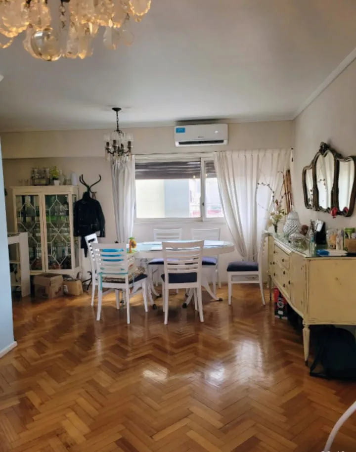 Departamento 4 Ambientes Con Cochera En Caballito. Este Cuenta Con 4 Habitaciones 2 Baños Completos Y Un Toilette. Amplia Cocina Comedor Con Espacio Para Armar Mesa Con Sillas Y Tv
