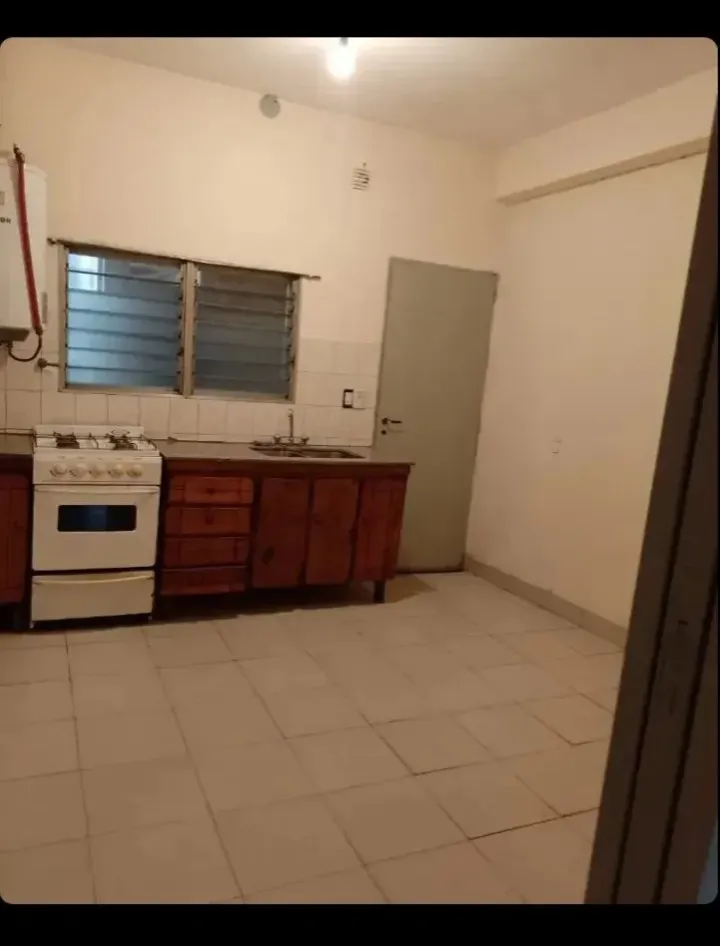 Se Alquila Depto 2 Ambientes Sobre Av. Avellaneda. Solo 2 Adultos, Sin Chicos. No Se Admiten Mascotas. $450.000 Por Mes. Recibo De Sueldo En Blanco Con Antigüedad.luz, Agua Y Gas Se Abonan Aparte
