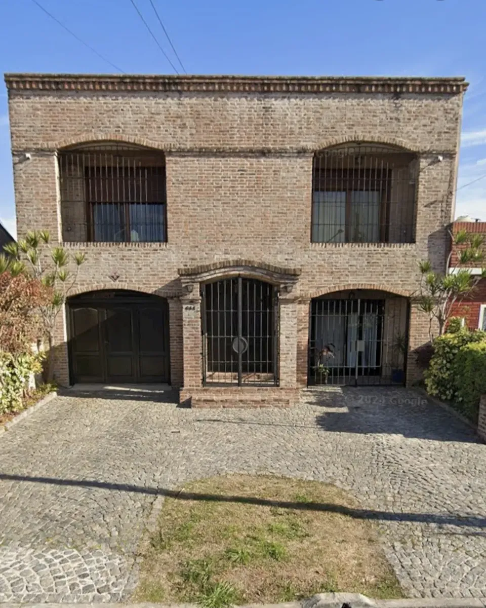Excelente Casa En Primer Piso Al Frente