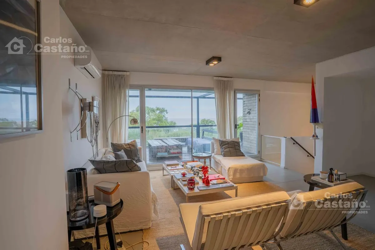 Duplex com terraço e vista para o rio