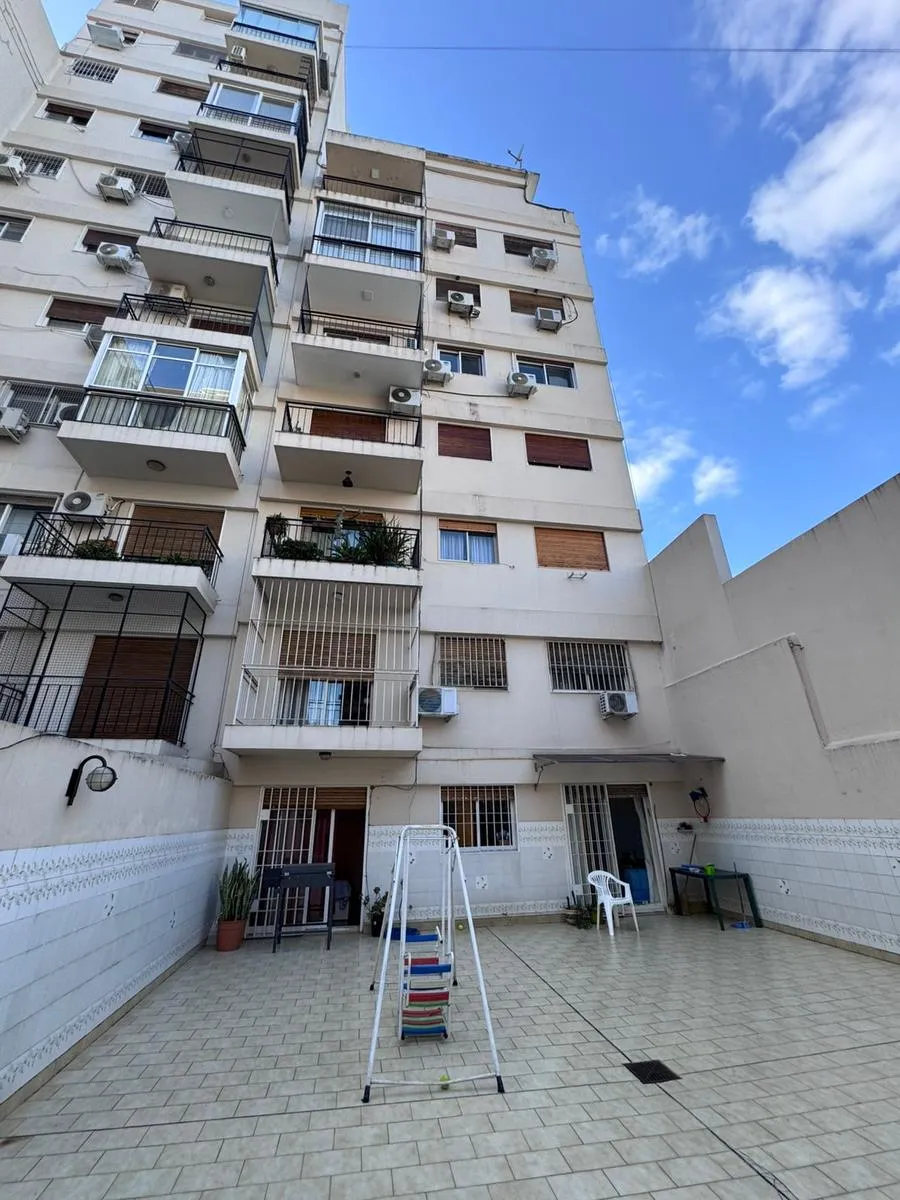 4 dormitórios, 2 pátios, vaga fixa