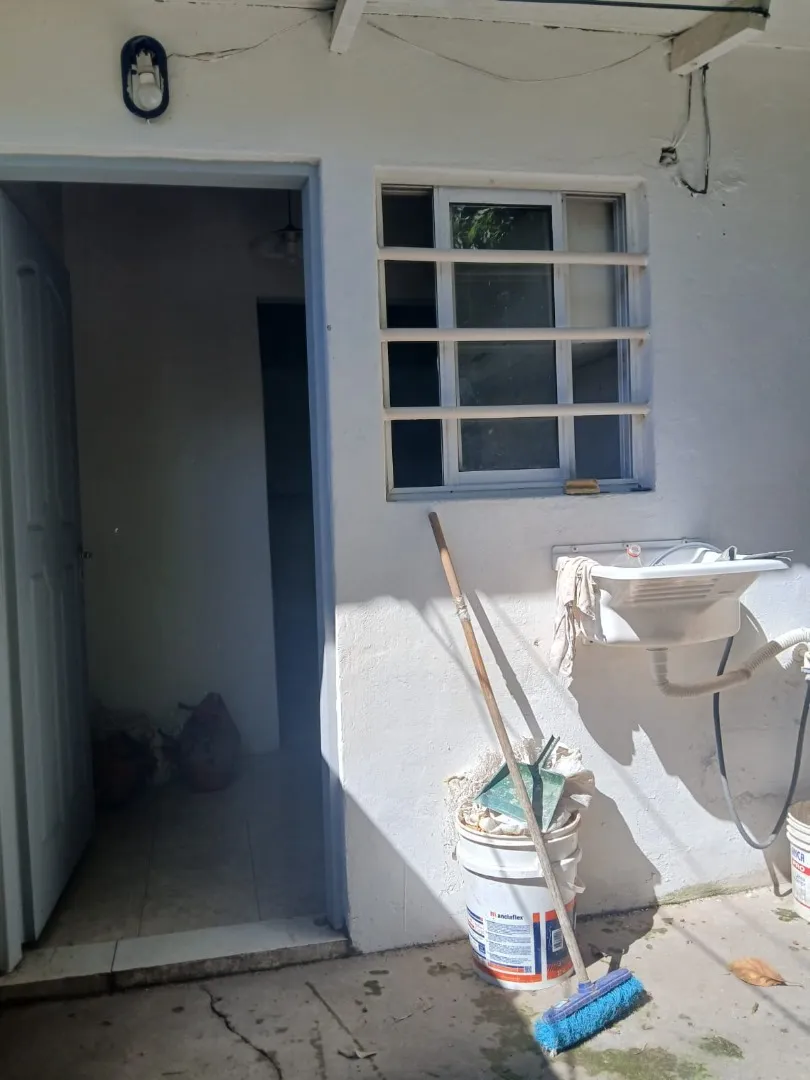 Monoambiente Con Patio Y Cochera En Alquiler