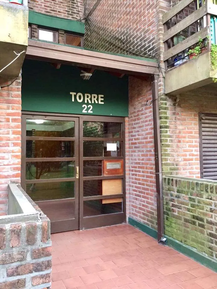 2 dormitorios, balcón y cochera