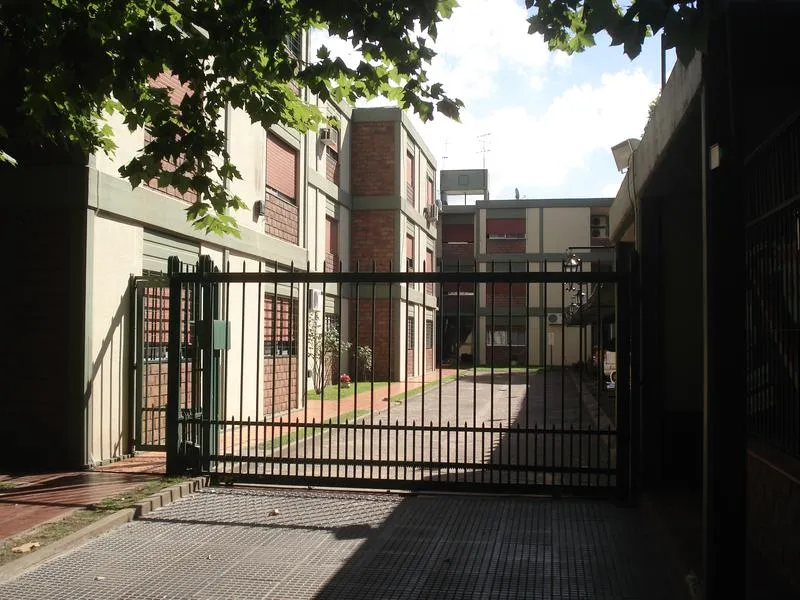Departamento 3 Tres Ambientes En Alquiler Adrogue Con Lavadero Y Cochera
