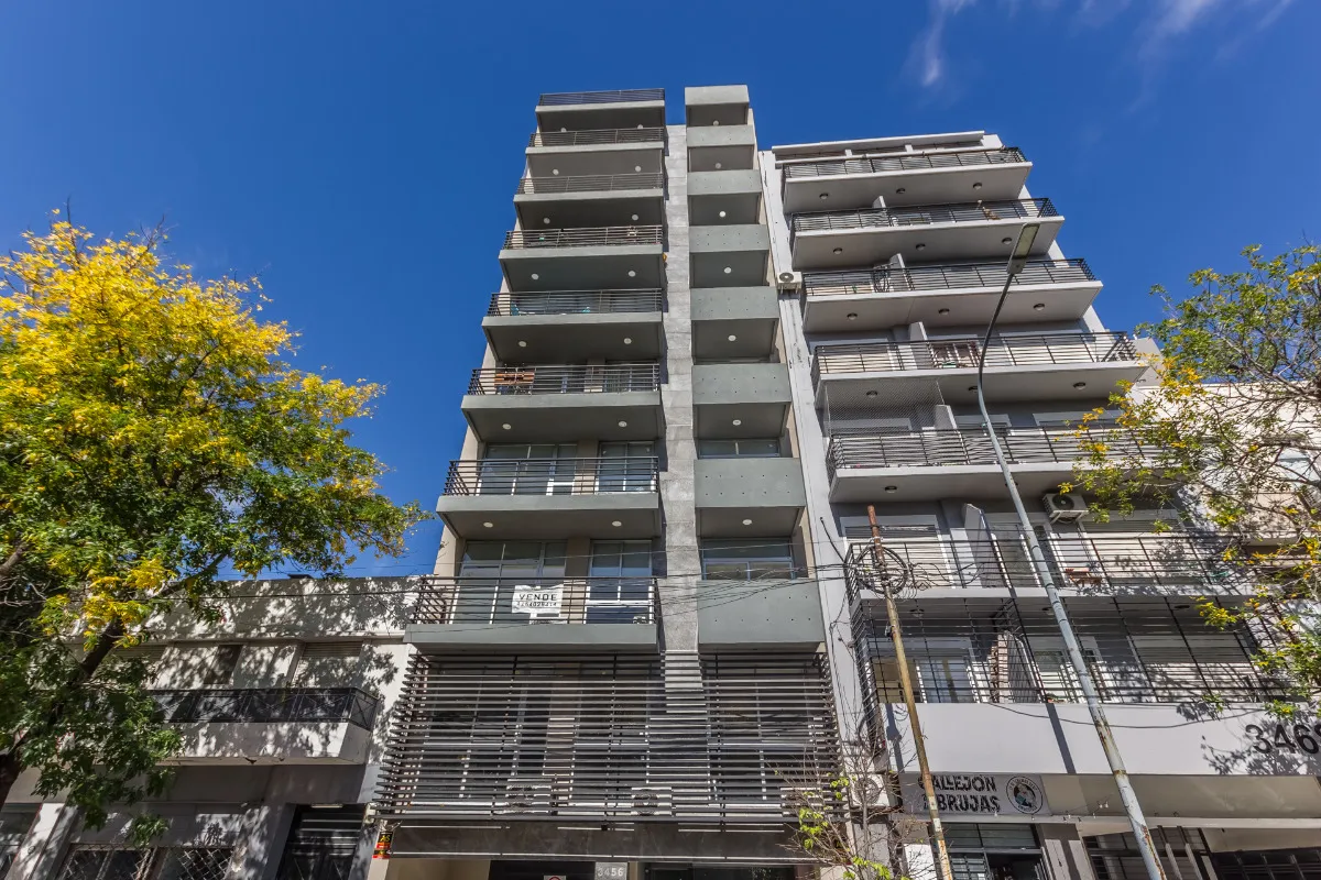 7th floor with balcony and AC